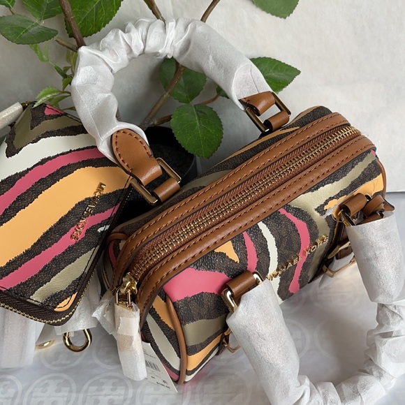 ✅SALE❤️‍🔥🆕Michael Kors Set🎁 - Picture 7 of 15